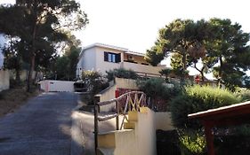 Villa panoramica immersa nel verde