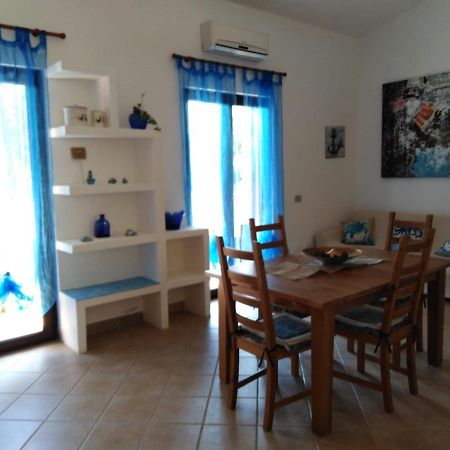 Villa panoramica immersa nel verde Porto Pino Esterno foto