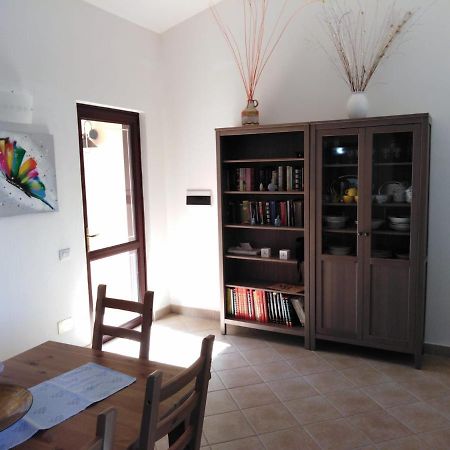 Villa panoramica immersa nel verde Porto Pino Esterno foto