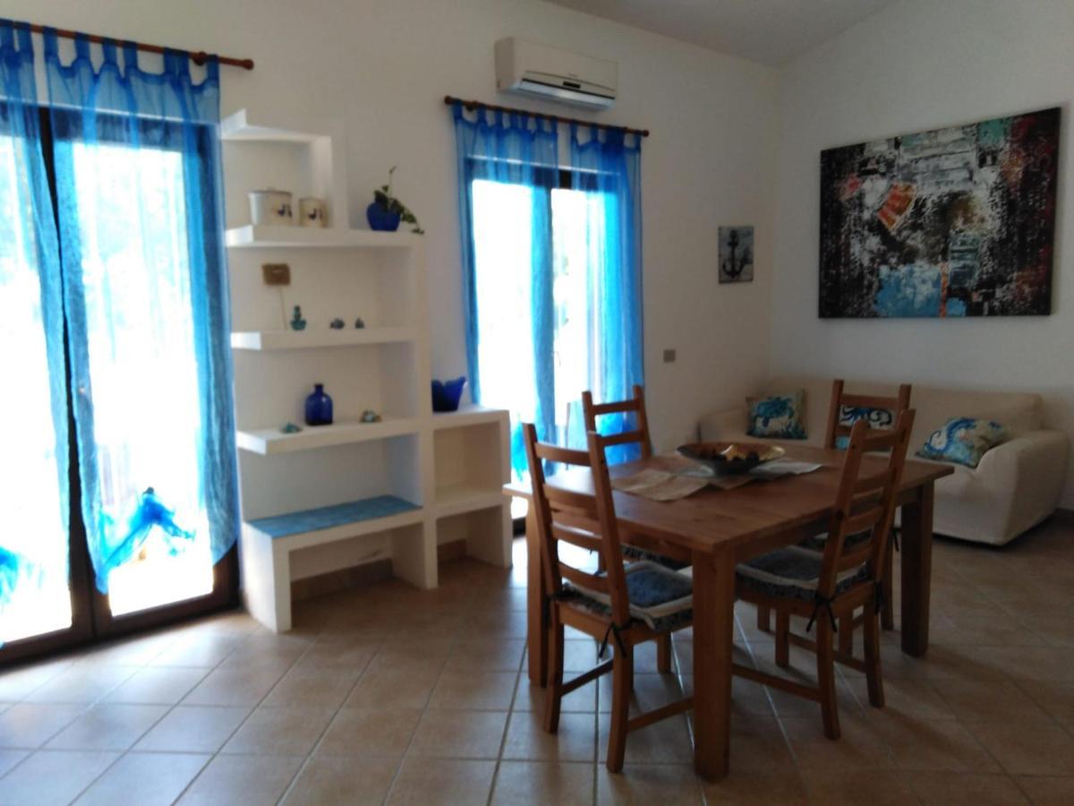 Villa panoramica immersa nel verde Porto Pino Esterno foto