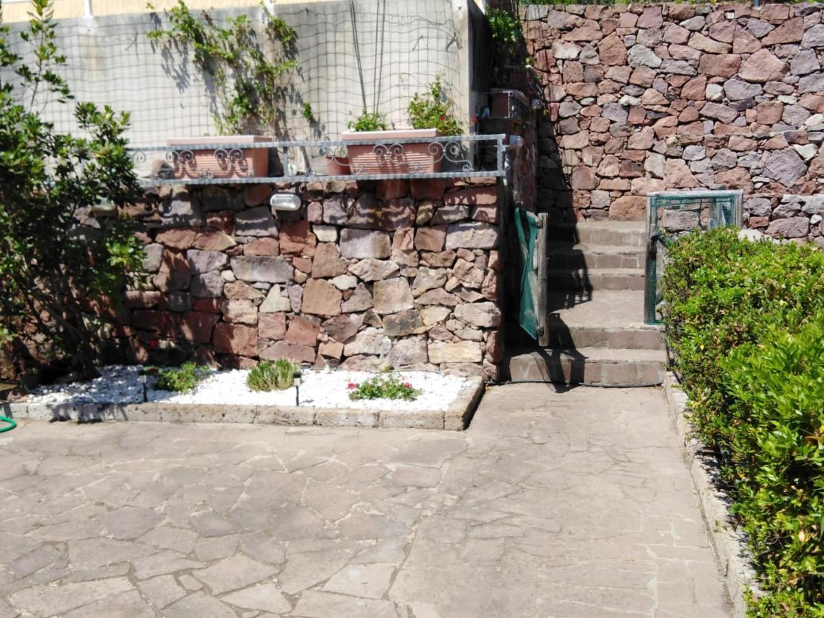 Villa panoramica immersa nel verde Porto Pino Esterno foto
