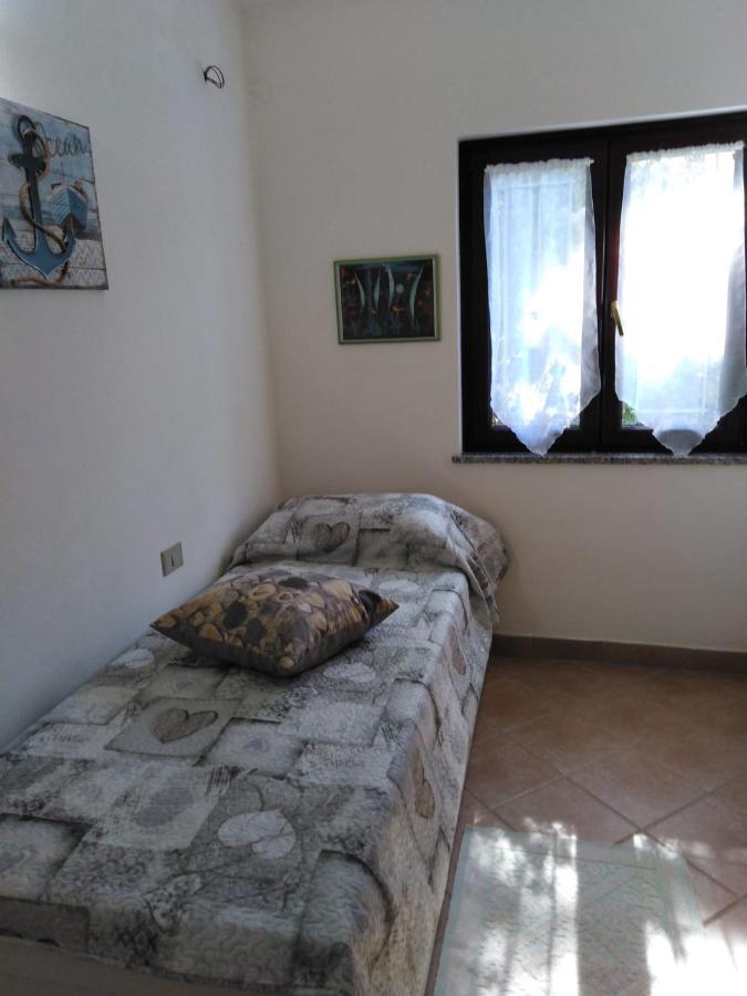 Villa panoramica immersa nel verde Porto Pino Esterno foto