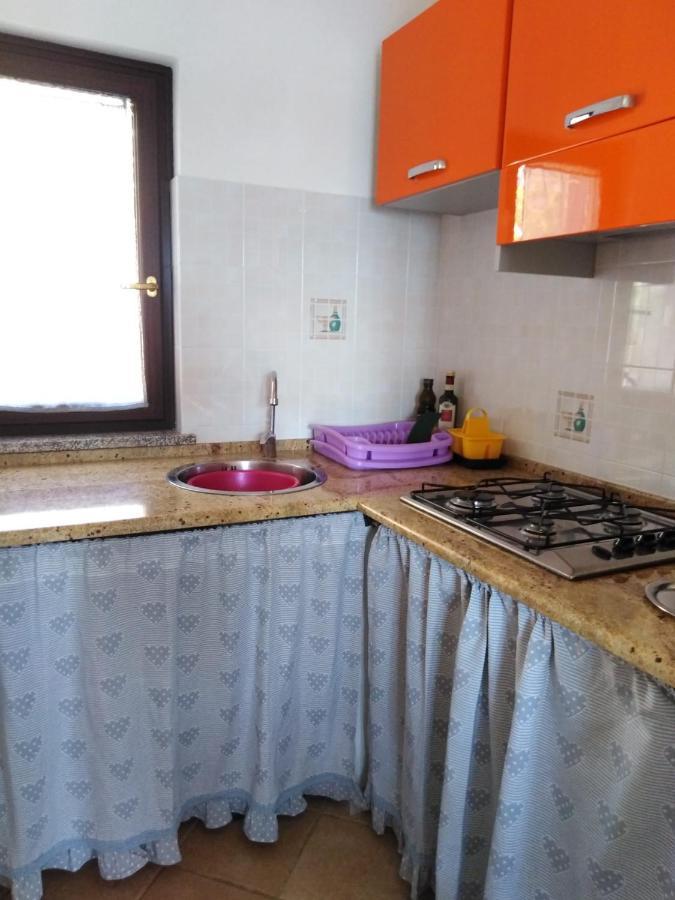 Villa panoramica immersa nel verde Porto Pino Esterno foto