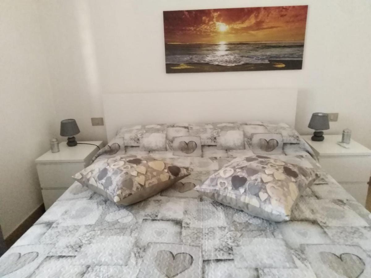 Villa panoramica immersa nel verde Porto Pino Esterno foto